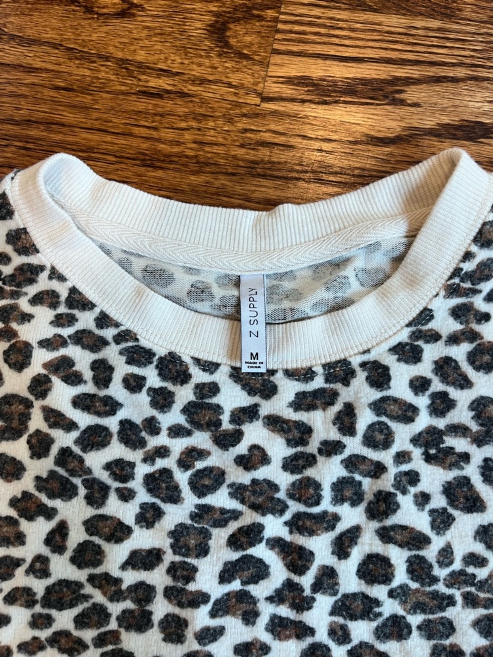 Z Supply Leopard Print Cropped Pullover Sweater Size M - Picture 2 of 9